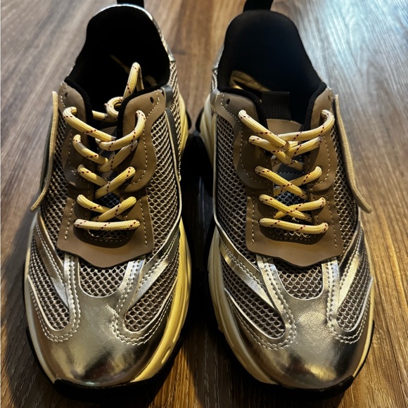 Steve Madden Sneakers - Picture 2 of 3